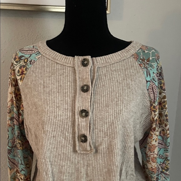 Daytrip Beige and Multicolor Button-Up Sweatshirt - Picture 5 of 6